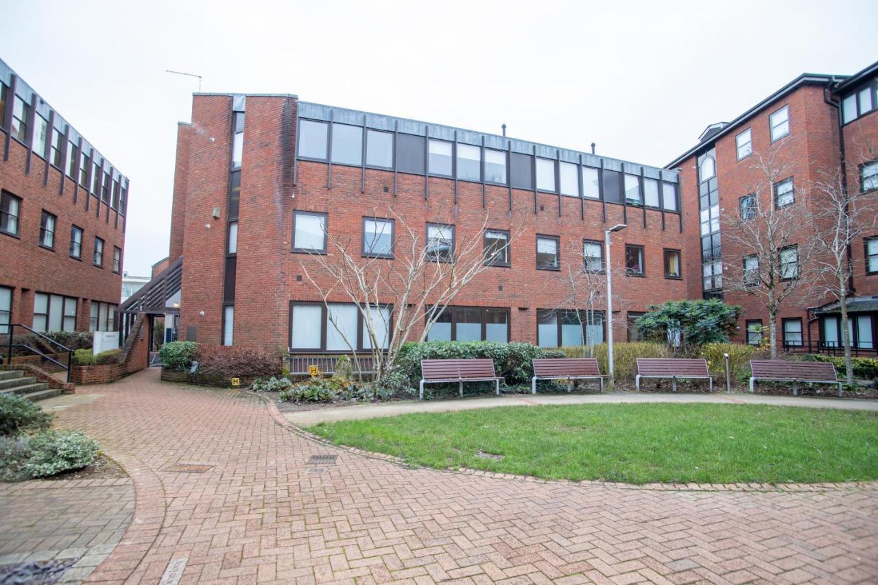 Pembroke House Apartments Exeter For Families Business Relocation Free Parking Екстериор снимка