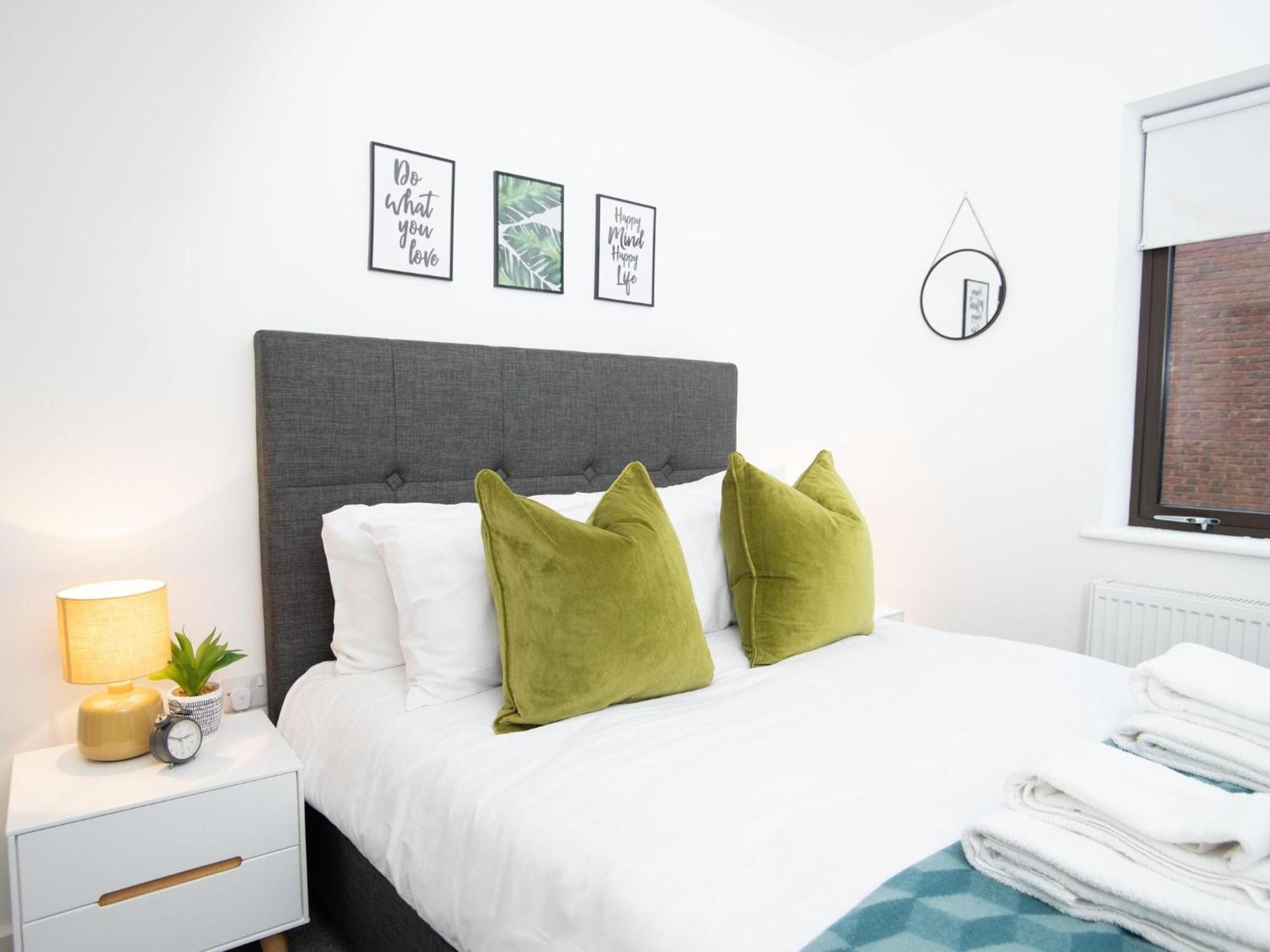 Pembroke House Apartments Exeter For Families Business Relocation Free Parking Екстериор снимка
