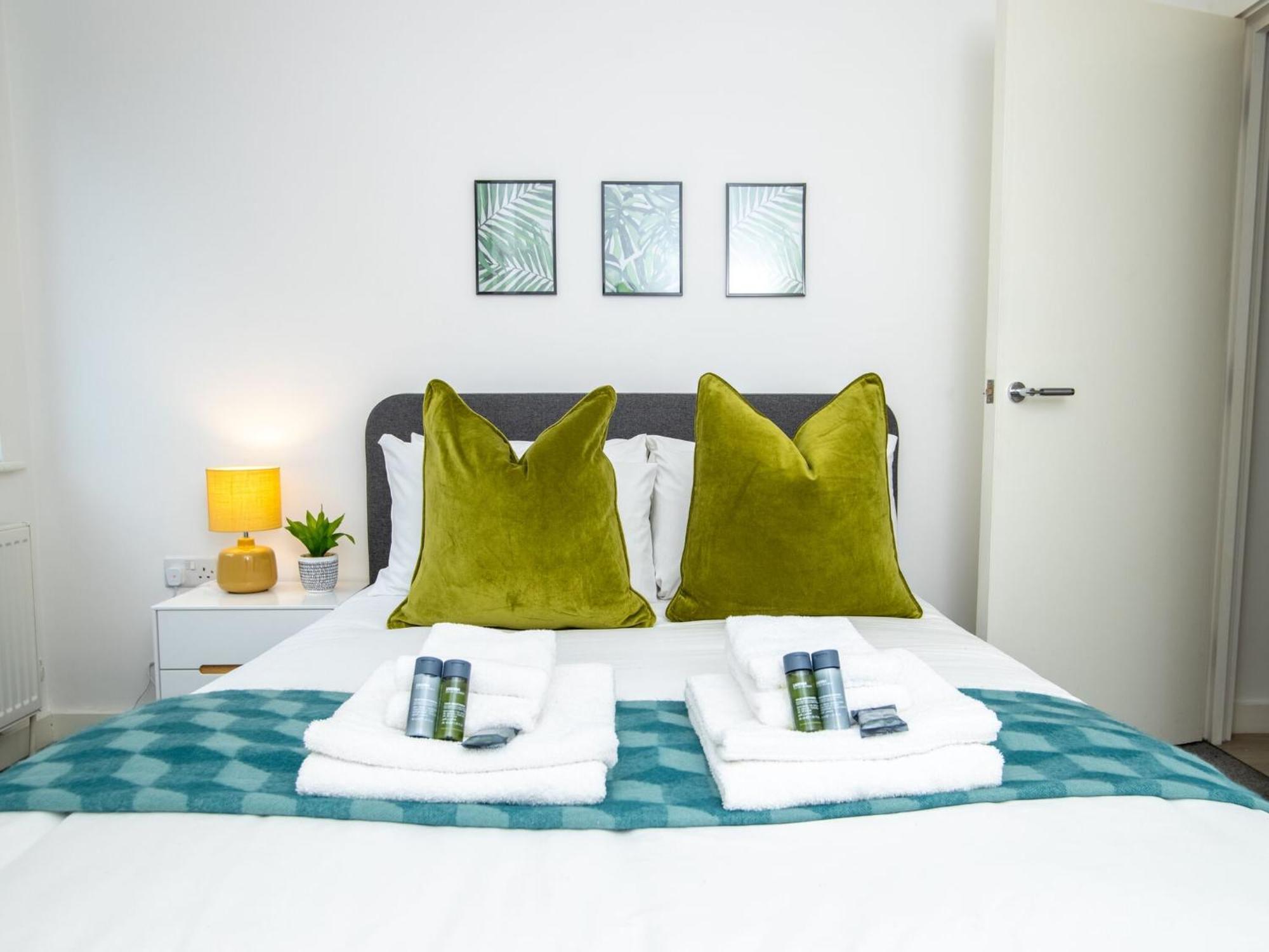 Pembroke House Apartments Exeter For Families Business Relocation Free Parking Екстериор снимка