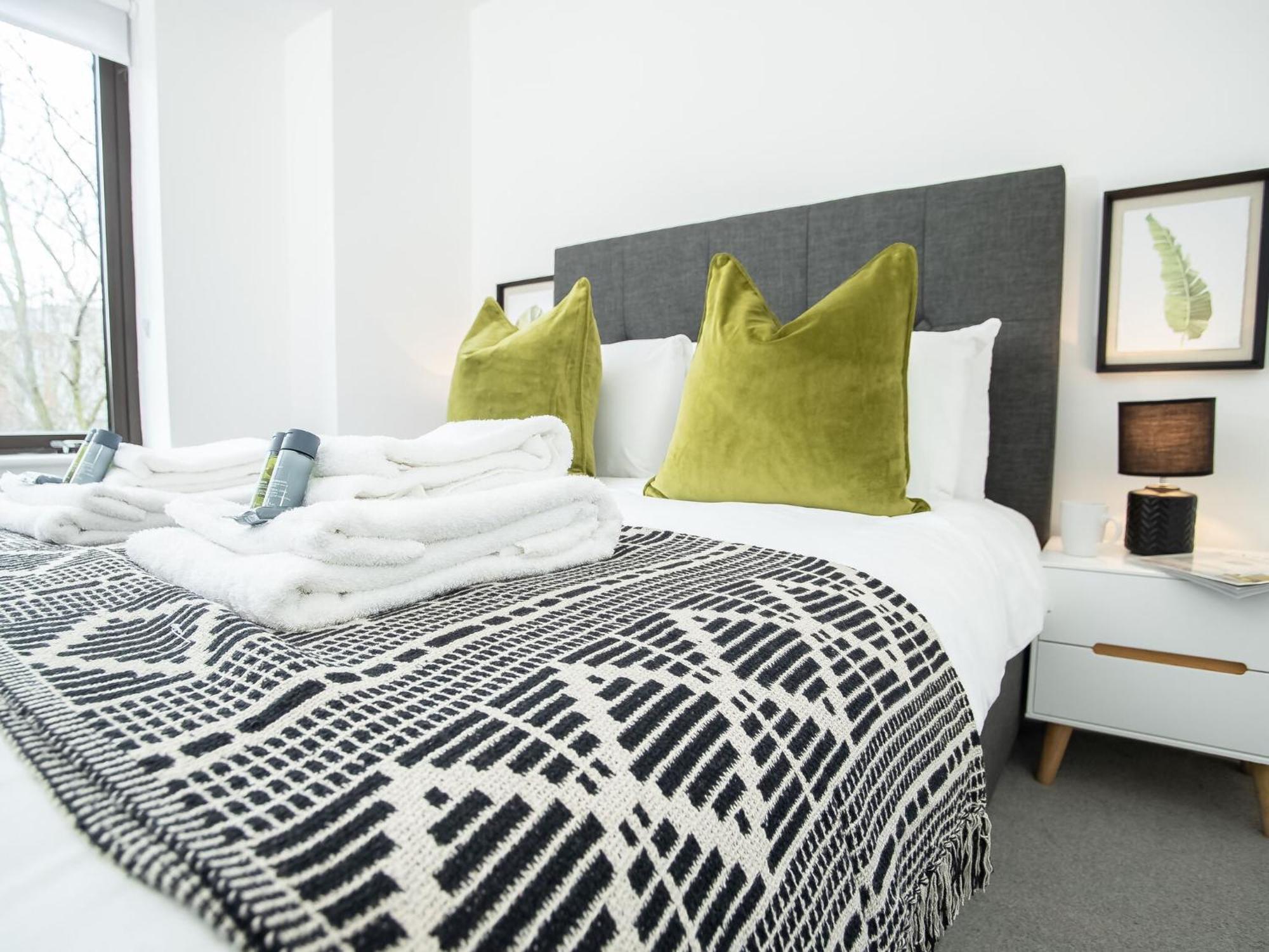Pembroke House Apartments Exeter For Families Business Relocation Free Parking Екстериор снимка