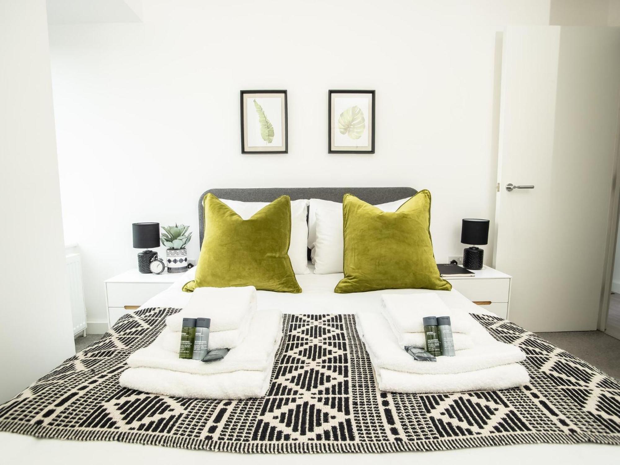 Pembroke House Apartments Exeter For Families Business Relocation Free Parking Екстериор снимка