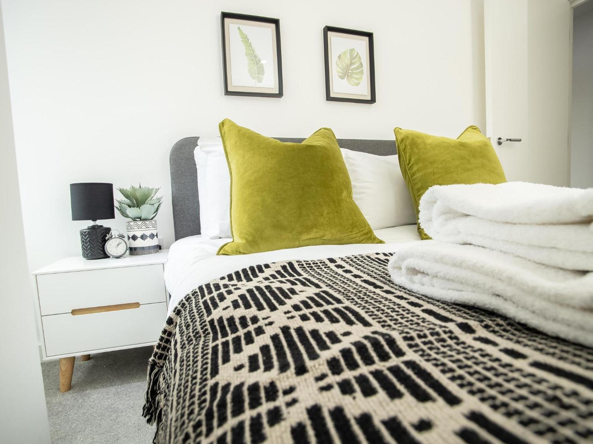 Pembroke House Apartments Exeter For Families Business Relocation Free Parking Екстериор снимка