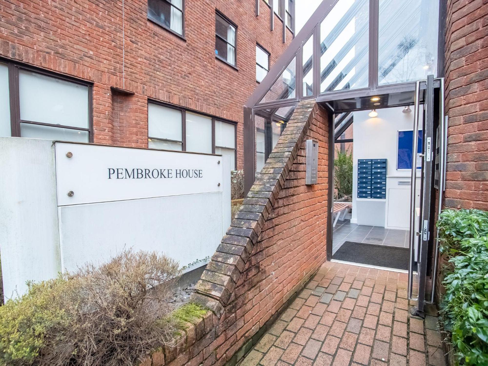 Pembroke House Apartments Exeter For Families Business Relocation Free Parking Екстериор снимка
