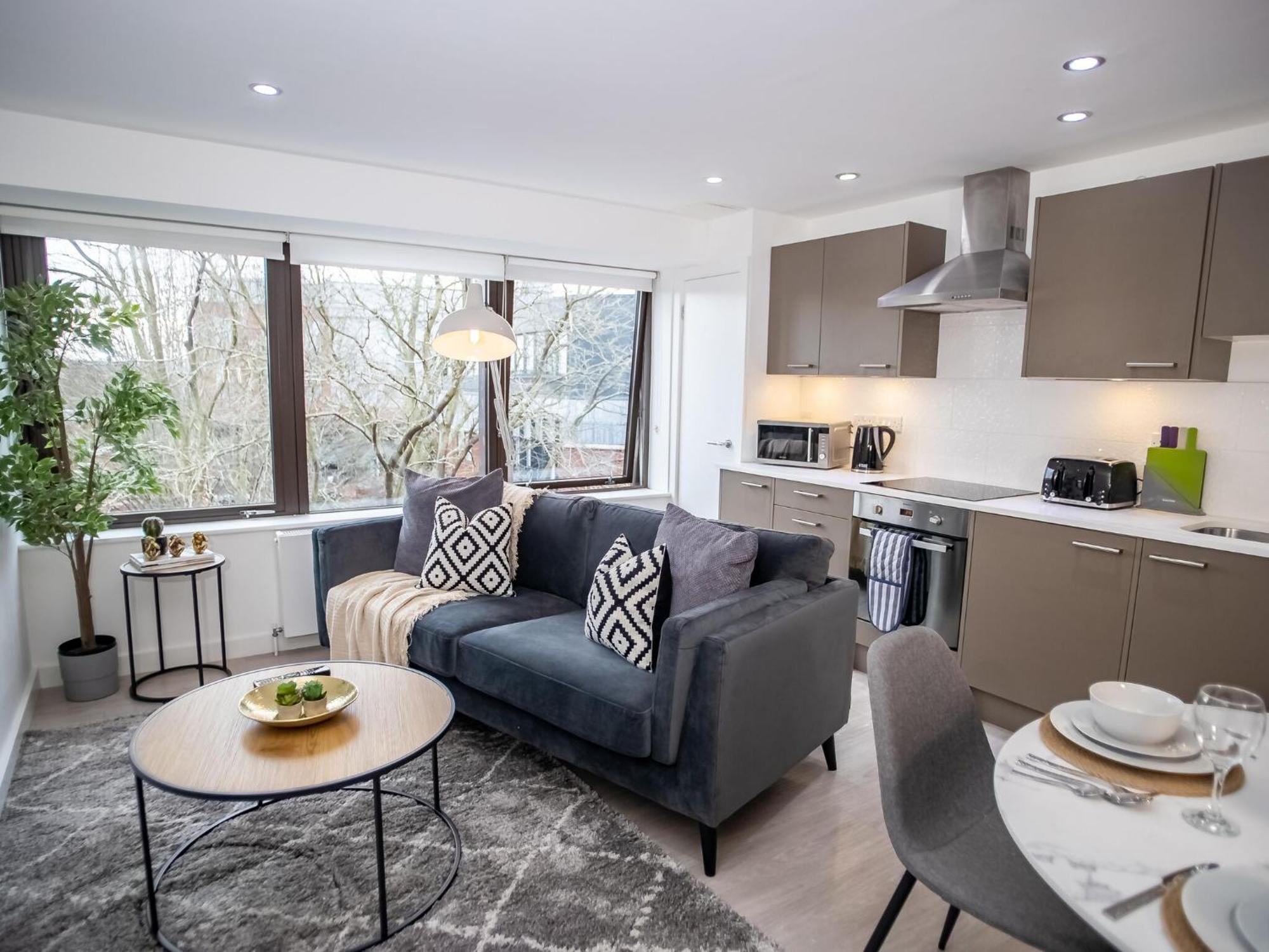 Pembroke House Apartments Exeter For Families Business Relocation Free Parking Екстериор снимка